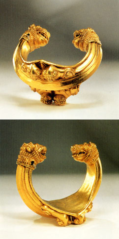 黄金のライオン装飾腕輪