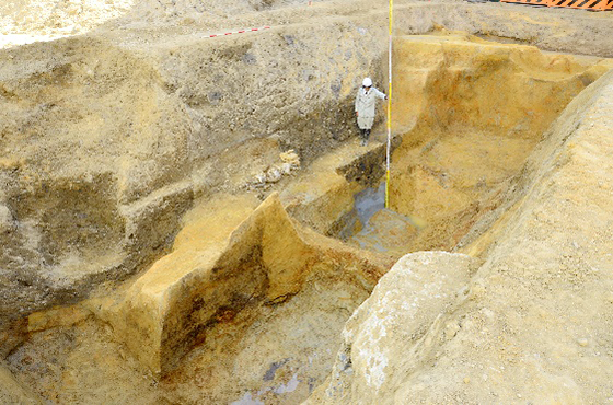 瓦用の土を採掘した土採り穴